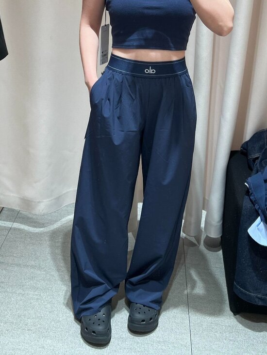 ALO Yoga Pants - 🧸New With Tags ALO Yoga Navy Suit Up Trouser Regular 30" Inseam☁️